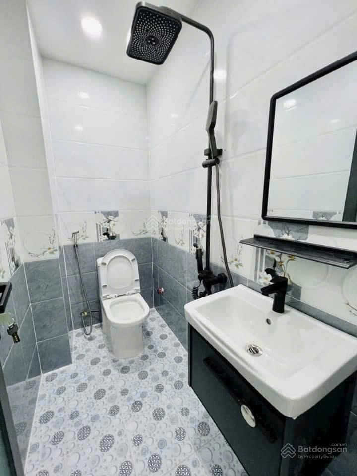 Còn thương lượng. mặt tiền trường sa, quận 3. shr đầy đủ nội thất