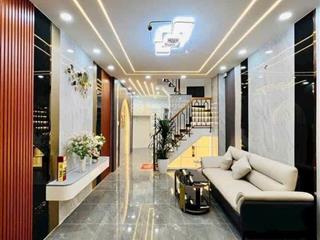 Còn thương lượng. mặt tiền trường sa, quận 3. shr đầy đủ nội thất