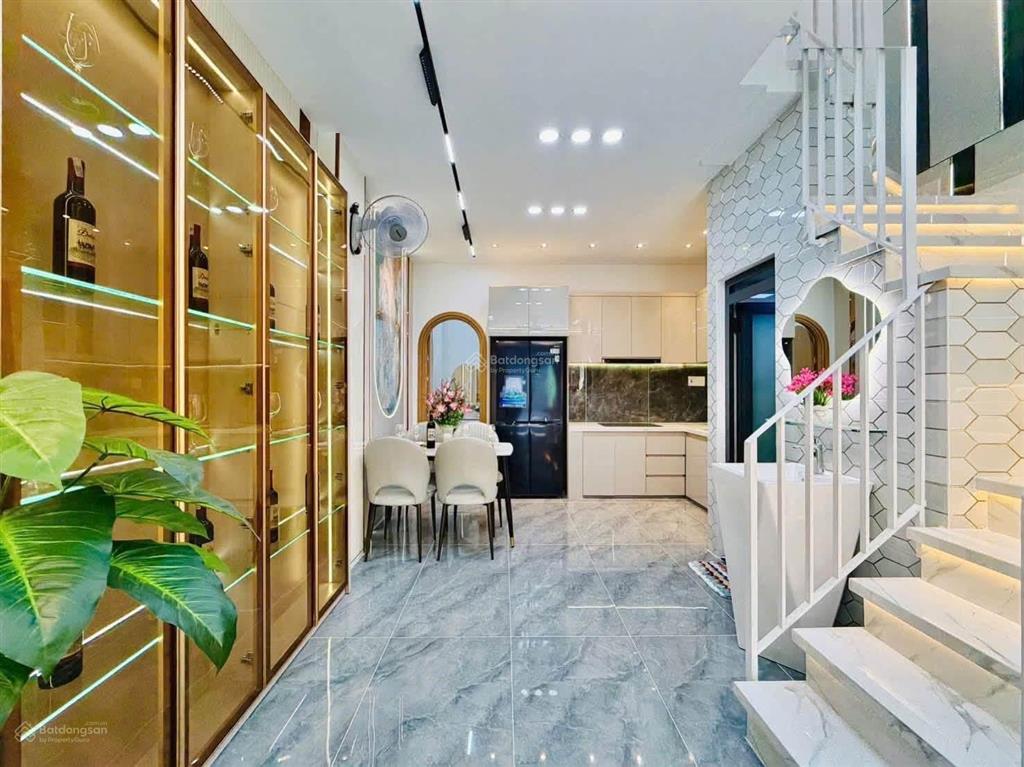 Mặt tiền nguyễn thiện thuật, quận 3 72m2, shr, đầy đủ nội thất