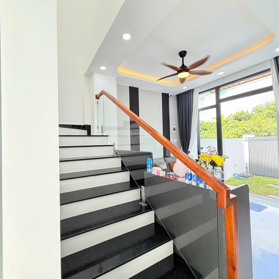 Bán nhanh nhà mới 100% giá rẻ ngay thị trấn diên khánh đường ô tô 4m, đã hoàn công