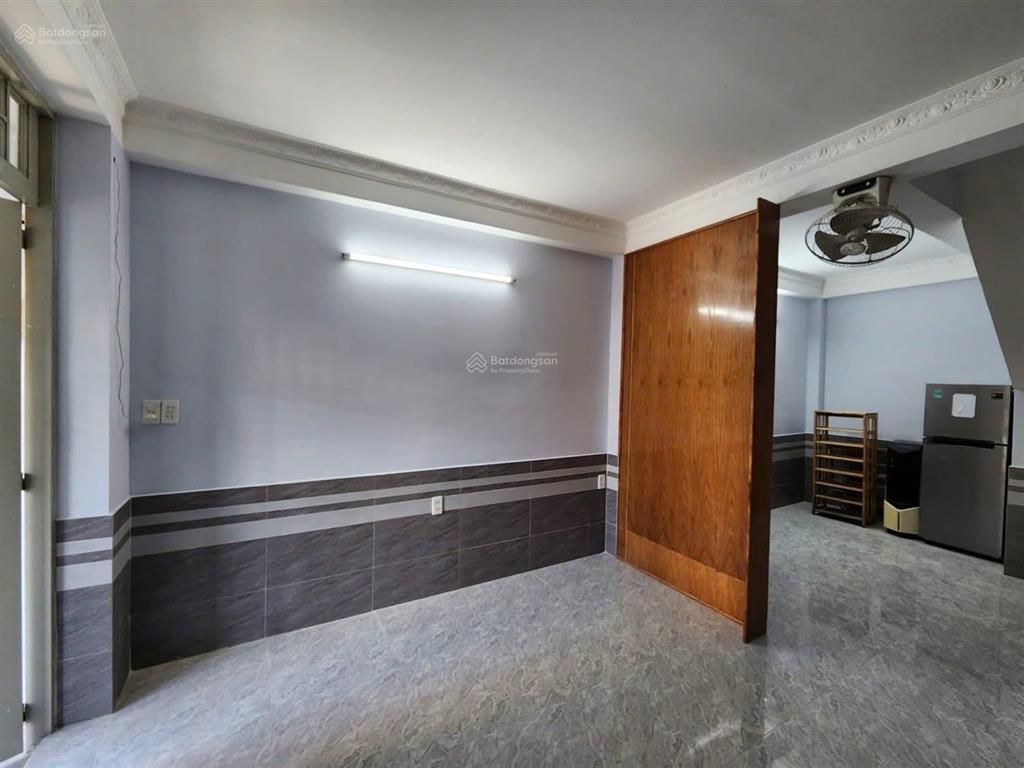 Quận 7  3 tỷ 280 ( tl )  nhà 2 tầng 35m  ngang 4,1m  ngay ubnd phú thuận