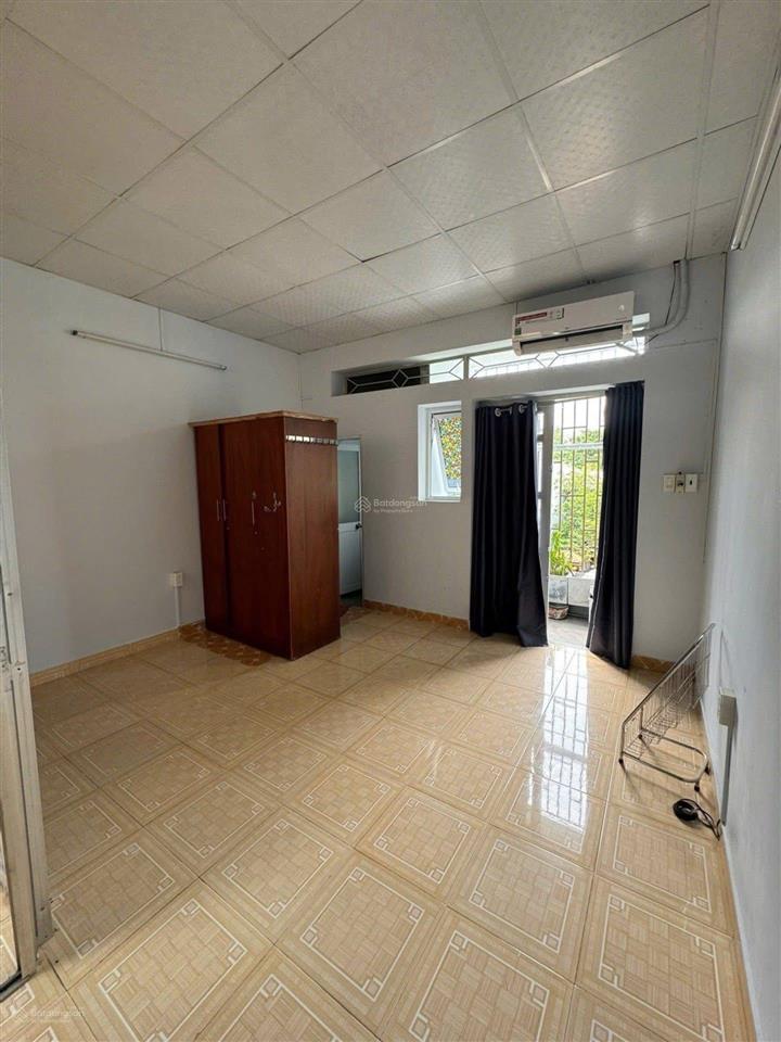 Quận 7  3 tỷ 280 ( tl )  nhà 2 tầng 35m  ngang 4,1m  ngay ubnd phú thuận