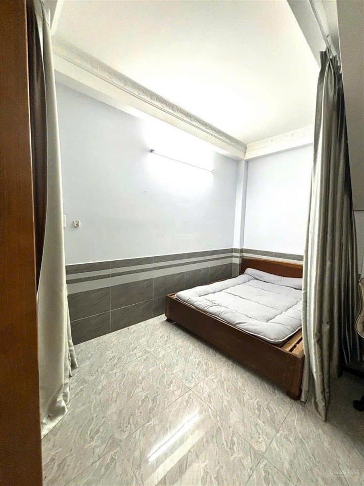Quận 7  3 tỷ 280 ( tl )  nhà 2 tầng 35m  ngang 4,1m  ngay ubnd phú thuận