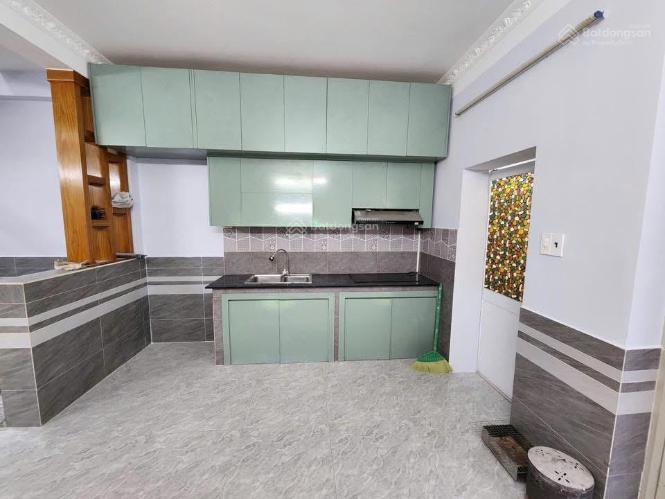 Quận 7  3 tỷ 280 ( tl )  nhà 2 tầng 35m  ngang 4,1m  ngay ubnd phú thuận
