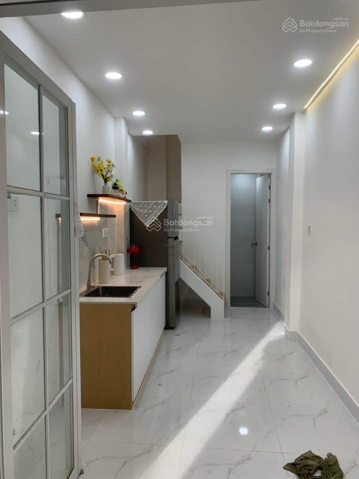 Quận 7  2 tỷ 350 nhà đẹp 3 tầng  2pn  400m qua quận 4