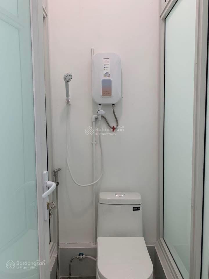 Quận 7  2 tỷ 350 nhà đẹp 3 tầng  2pn  400m qua quận 4