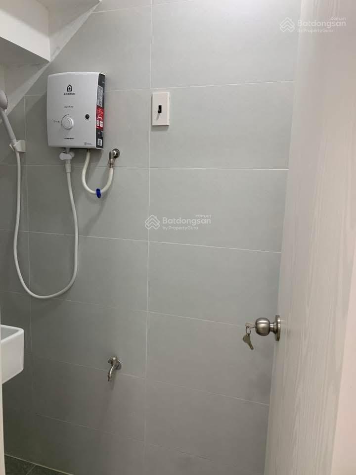 Quận 7  2 tỷ 350 nhà đẹp 3 tầng  2pn  400m qua quận 4