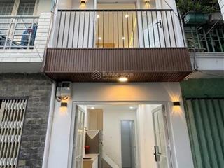 Quận 7  2 tỷ 350 nhà đẹp 3 tầng  2pn  400m qua quận 4