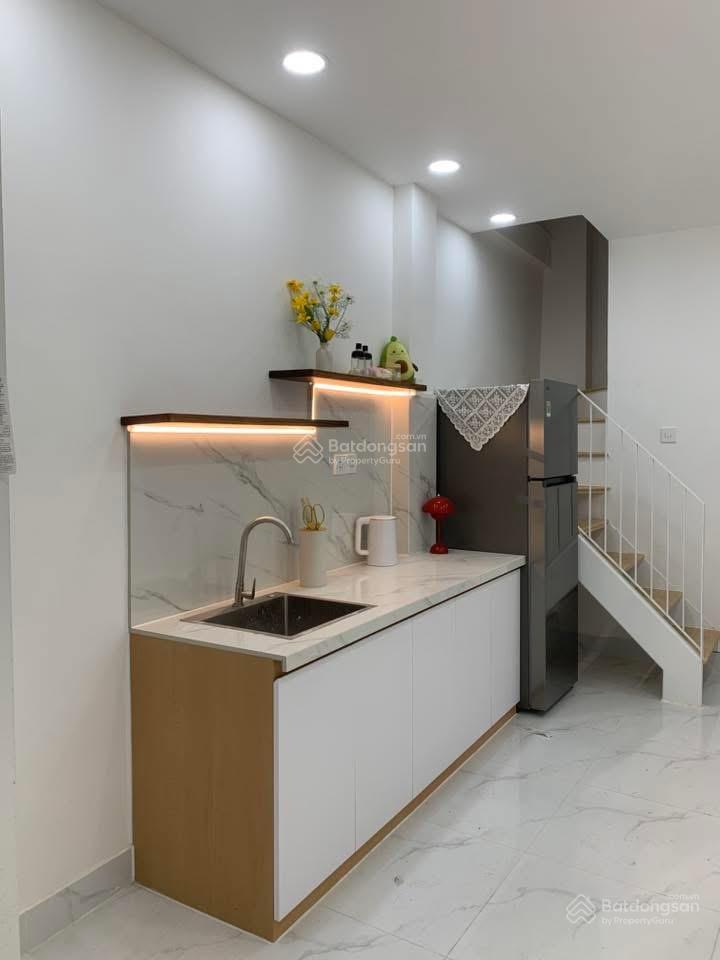 Quận 7  2 tỷ 350 nhà đẹp 3 tầng  2pn  400m qua quận 4