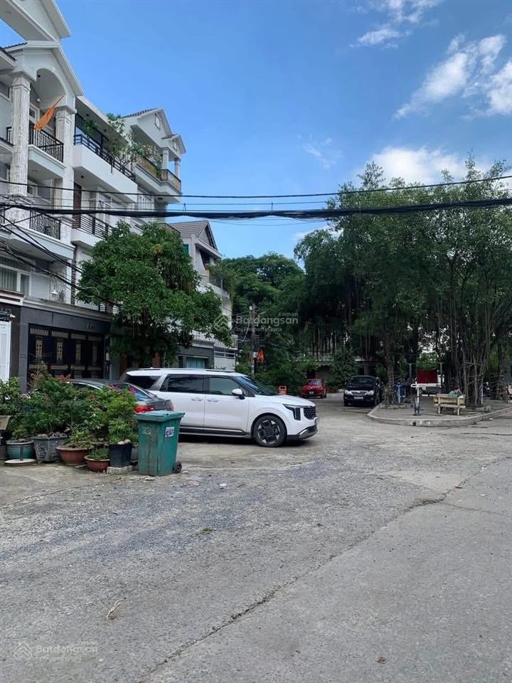 7 tỷ 990  hoàng quốc việt lô đất 80m  ngang 5m  đường 8m