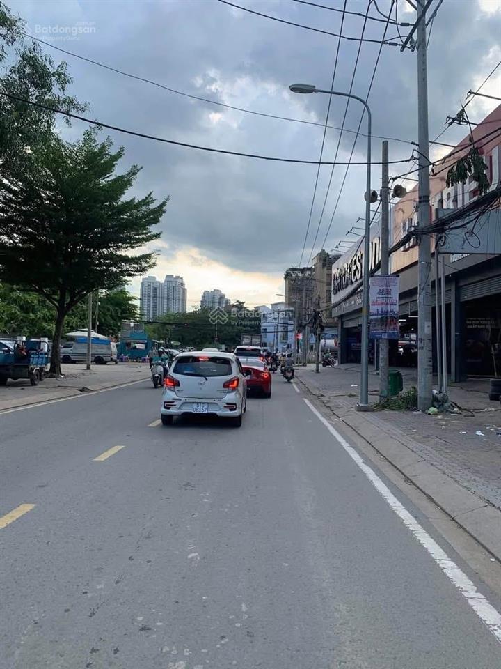 7 tỷ 990  hoàng quốc việt lô đất 80m  ngang 5m  đường 8m