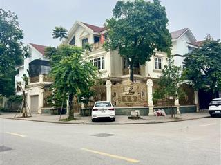 Bán biệt thự văn phú, hà đông. dt 220m2, mt 10m, giá 36 tỷ hơn, full nội thất, thang máy.