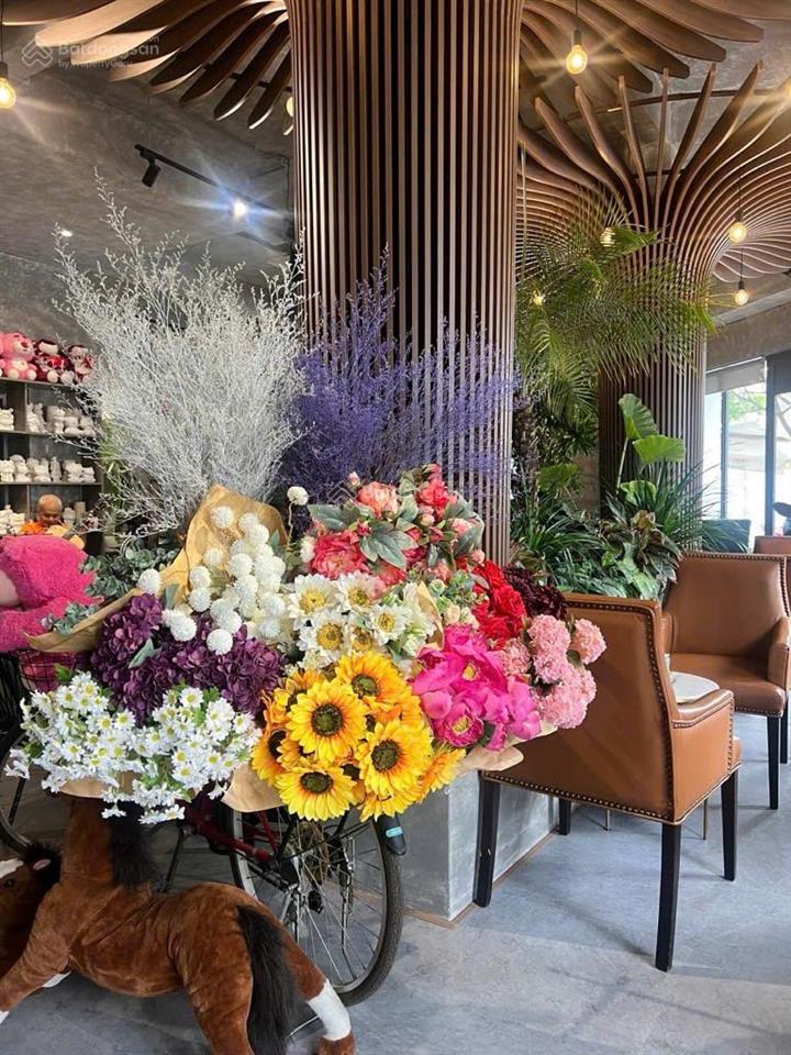 Lô góc 2 mặt tiền siêu vip  kinh doanh  không lộ giới  thang máy siêu đẹp