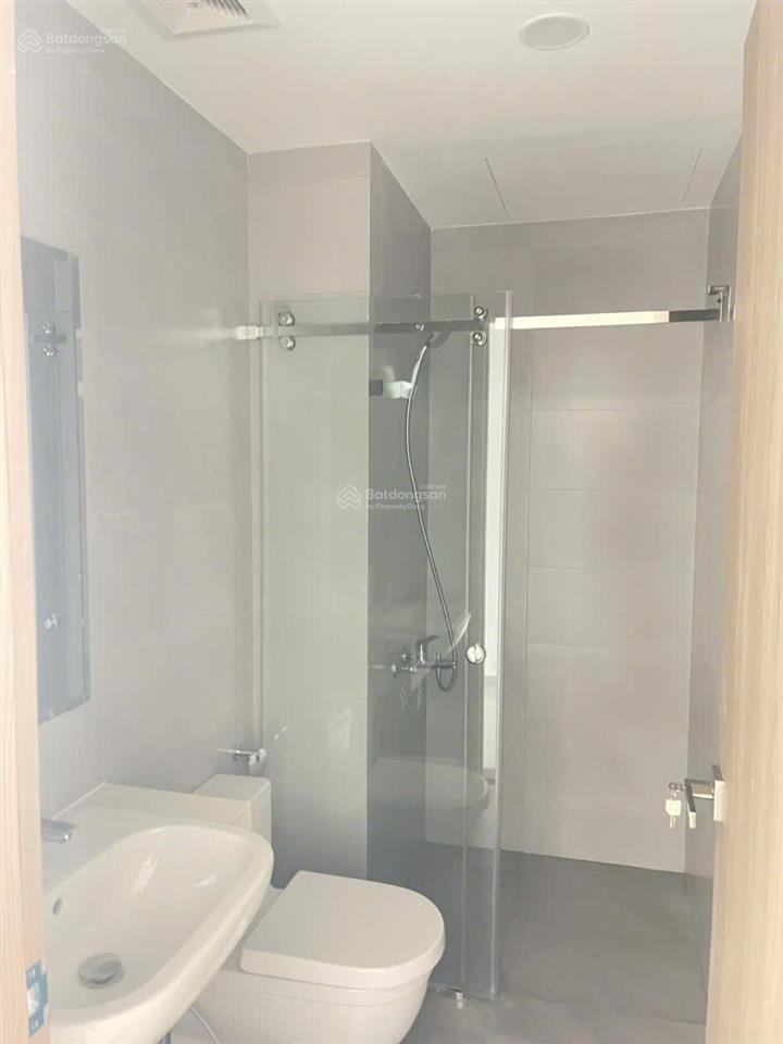 Cho thuê mt eastmark city 2pn + 1wc dt 63m2 nhà mới vào ở liền, nội thất có rèm + máy lạnh, máy nn