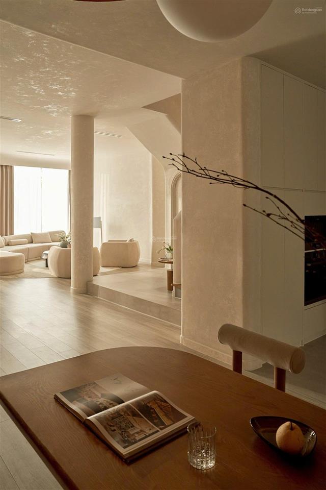 Cho thuê gấp biệt thự centana city, nội thất đẹp theo thiết kế 3 tầng giá 20 triệu, 140m2, 4pn, 5wc