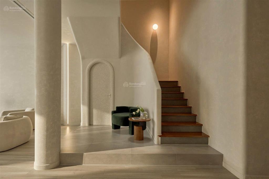 Cho thuê gấp biệt thự centana city, nội thất đẹp theo thiết kế 3 tầng giá 20 triệu, 140m2, 4pn, 5wc