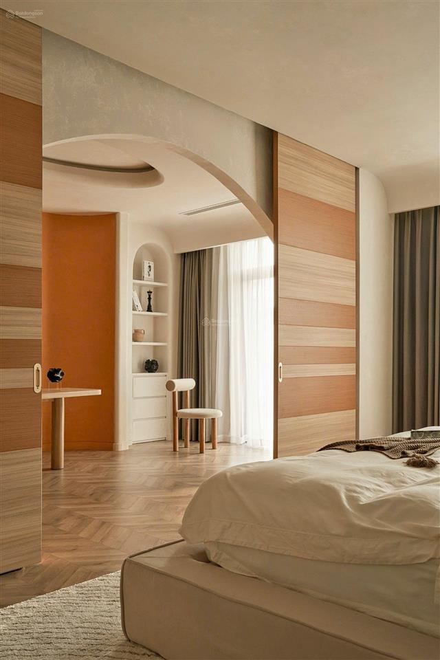 Cho thuê gấp biệt thự centana city, nội thất đẹp theo thiết kế 3 tầng giá 20 triệu, 140m2, 4pn, 5wc