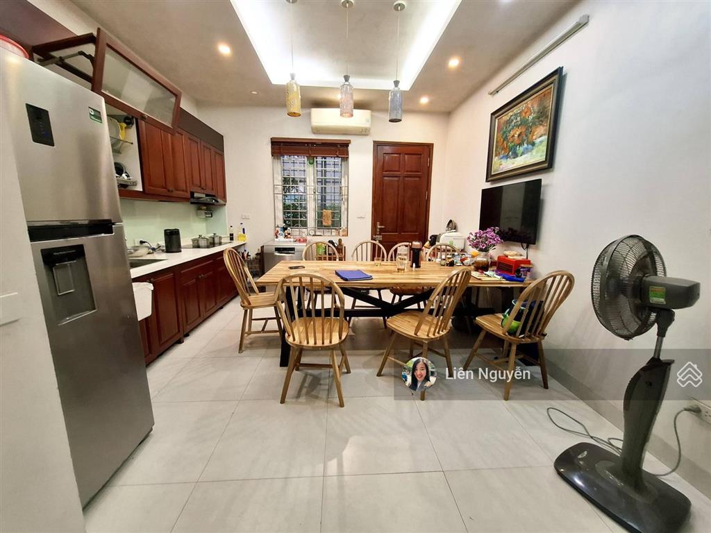 Cực hiếm! bán nhà lò đúc, 30m2, 4 tầng, mặt tiền 5.8m, giá 9.3tỷ, ngõ nông rộng thoáng, kinh doanh