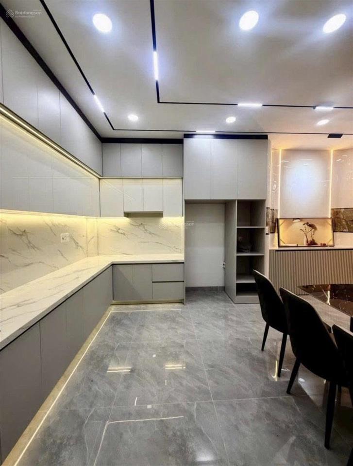 Nhà đường vĩnh viễn, q10  hđ thuê 23tr/tháng