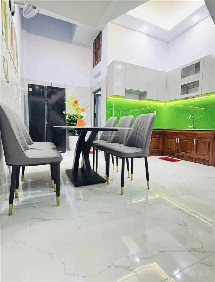2ty980 nhà huỳnh văn bánh q.pn hđ thuê 22tr/tháng