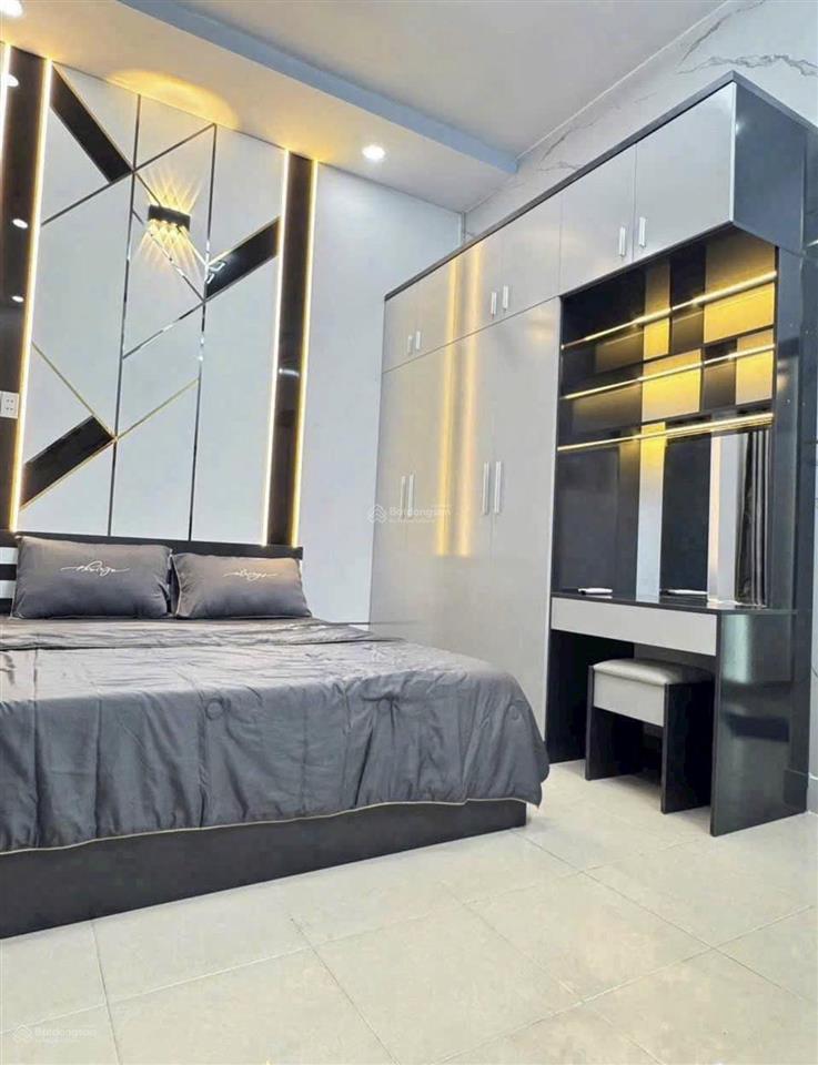 2ty980 nhà huỳnh văn bánh q.pn hđ thuê 22tr/tháng