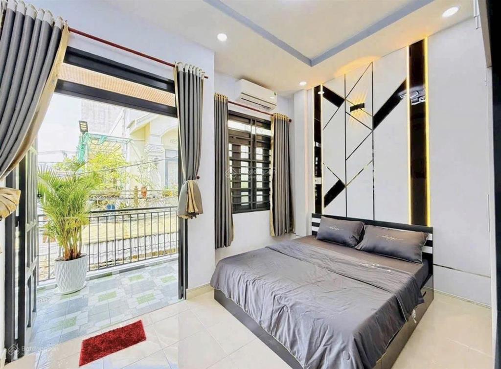 2ty980 nhà huỳnh văn bánh q.pn hđ thuê 22tr/tháng