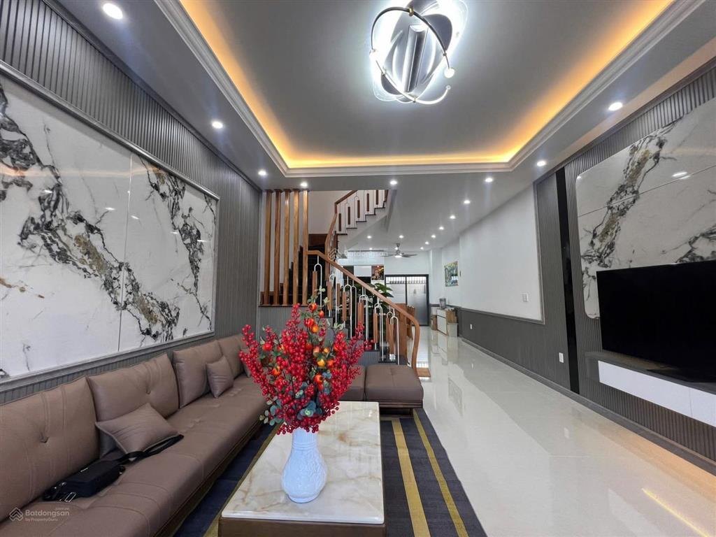 1t960 bán nhà riêng tại phan đình phùng, 72m2, 3pn, 3wc, 2 tầng, mặt tiền 8m