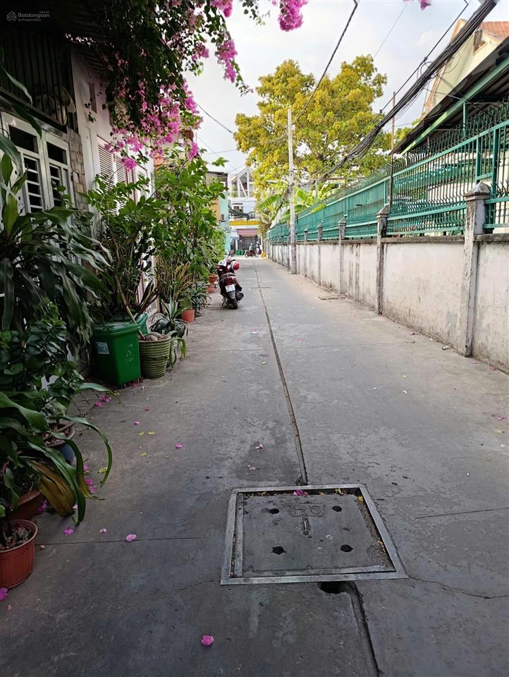 Nhà đẹp ngã tư 4 xã thông lê văn quới  giáp tân phú (khu công viên đầm sen) 4 tầng, 4pn
