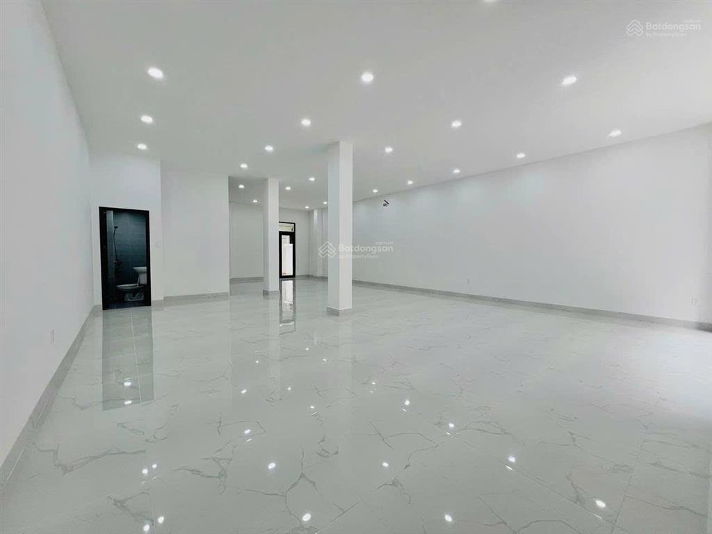 Cho thuê nhà phố vinhomes hoàn thiện thang máy, gần 2 trường vinschool, diện tích 176m², giá 40tr