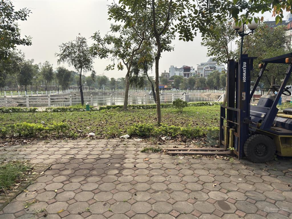 Hàng chất  tái định cư  vỉa hè  oto tránh  view hồ, viêtj hưng  long biên