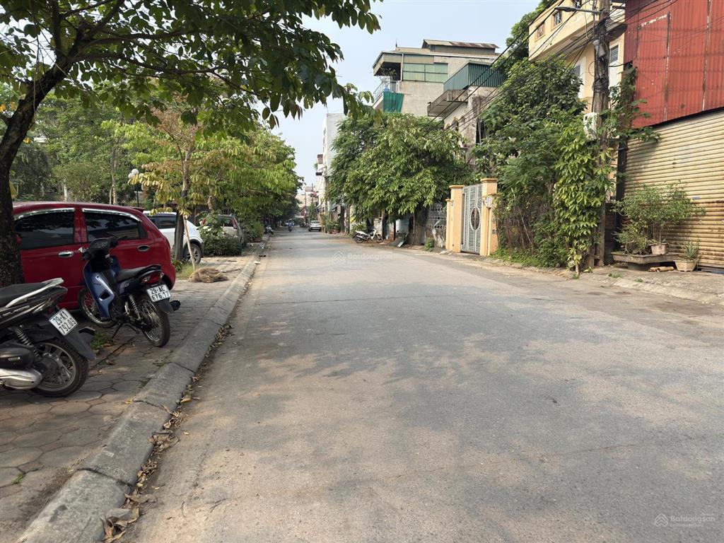 Hàng chất  tái định cư  vỉa hè  oto tránh  view hồ, viêtj hưng  long biên
