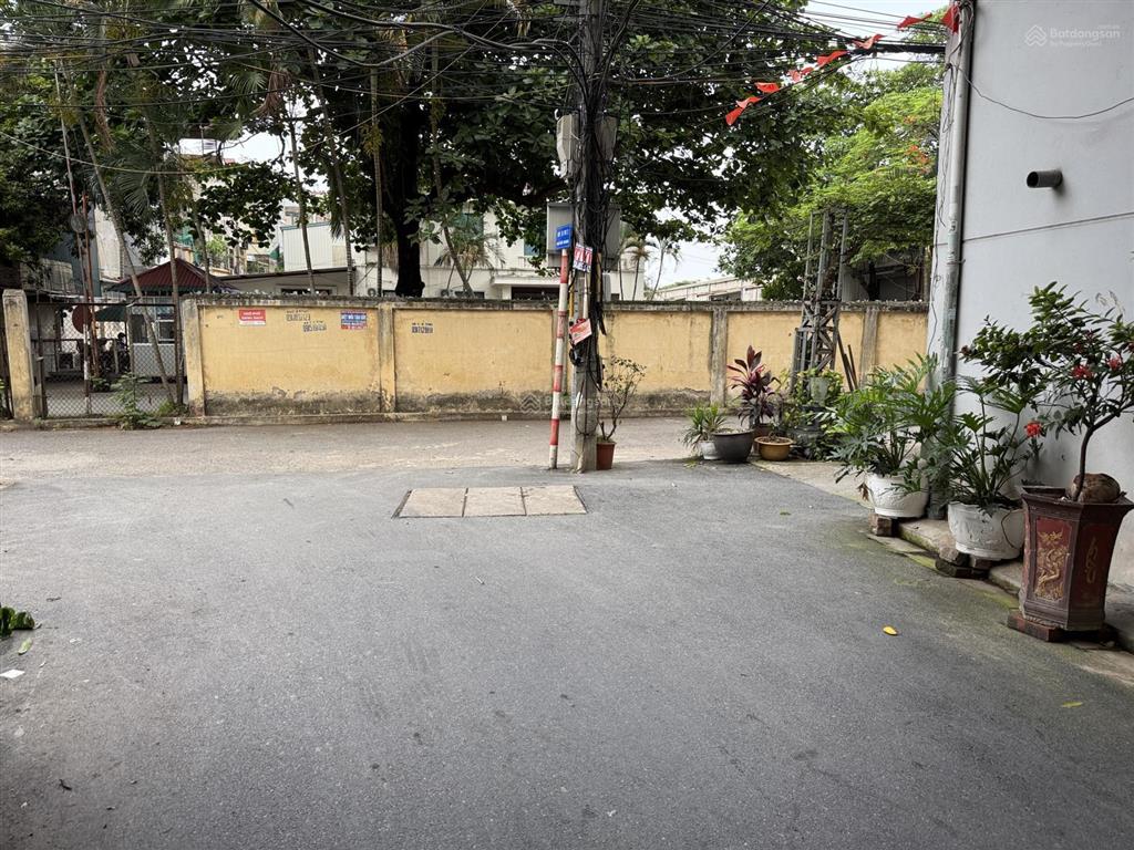 Vào ở ngay  4 tầng dân xây chắc chắn, 40m2, gần bình minh garden việt hưng  10.4 tỷ