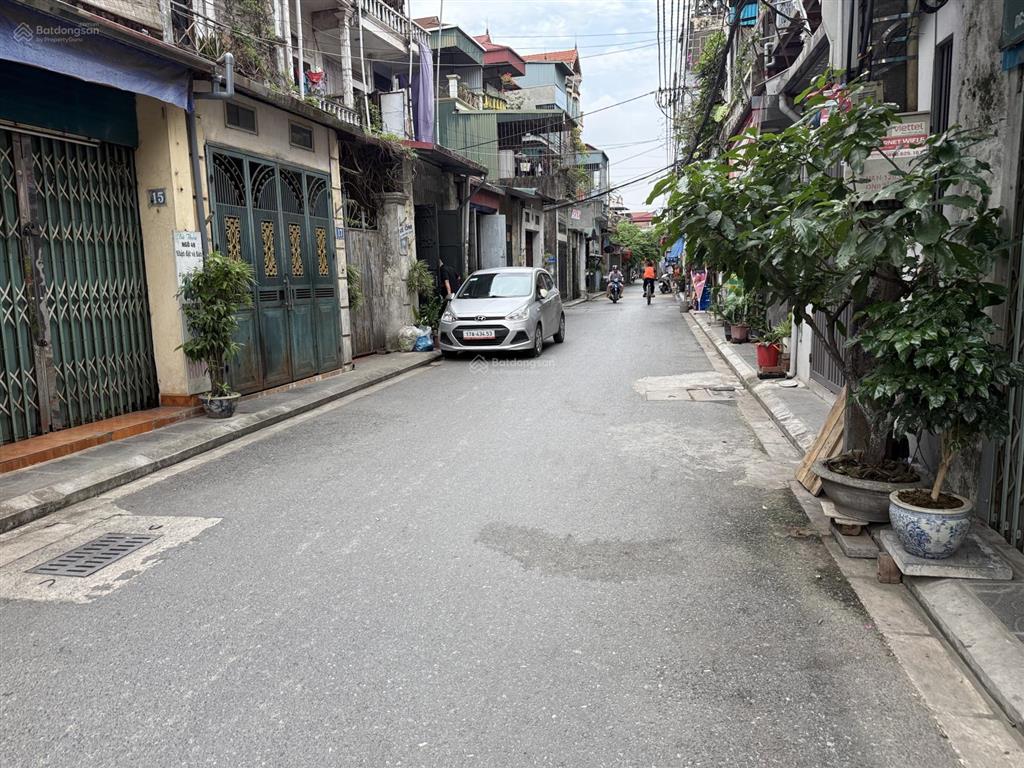 Hiếm  lô góc view hồ ô tô đỗ ngày đêm, đất 52m2 mặt tiền 5m, phường việt hưng  12.6 tỷ