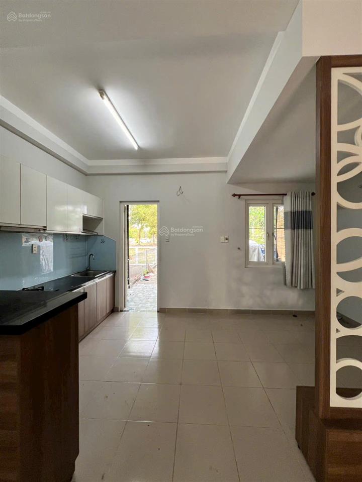 Cho thuê nhà nguyên căn kbt tiamo  căn góc sân vườn rổng rãi chỉ 10tr