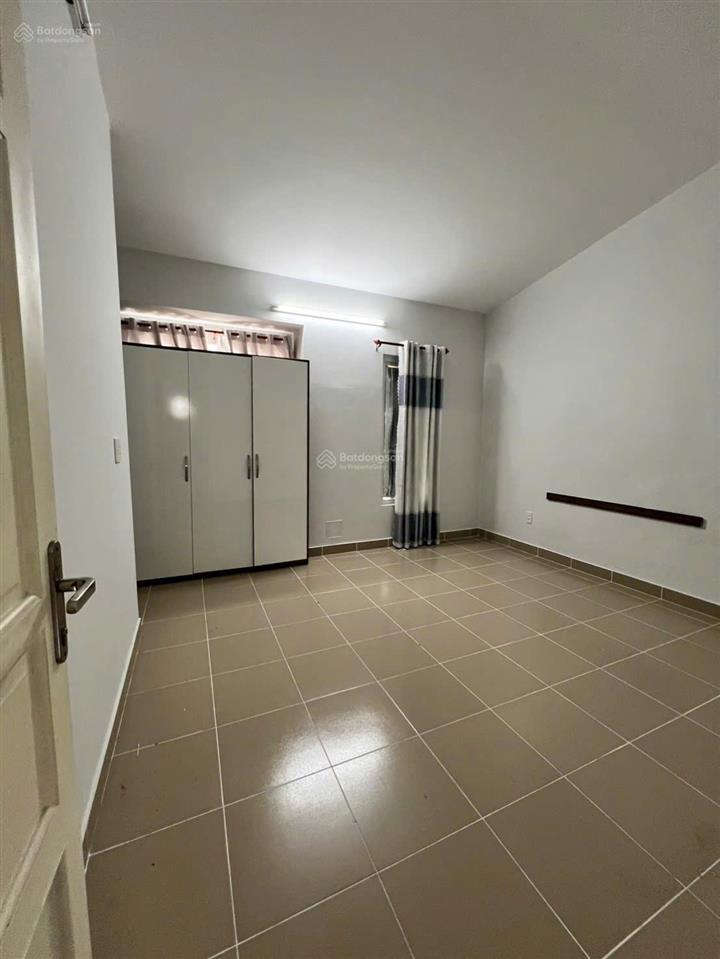 Cho thuê nhà nguyên căn kbt tiamo  căn góc sân vườn rổng rãi chỉ 10tr