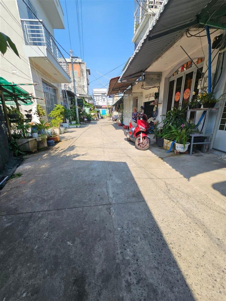 Đất rộng giá hời  lô đất 186m2 giá chỉ 5,2 tỷ hẻm xe hơi nguyễn văn tạo, long thới, nhà bè