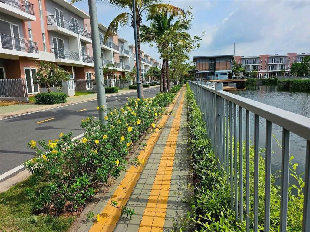 Giá sập sàn 9.5tỷ cho shophouse trục chính ngay vòng xoay d.a dragon village  vừa ở vừa kinh doanh