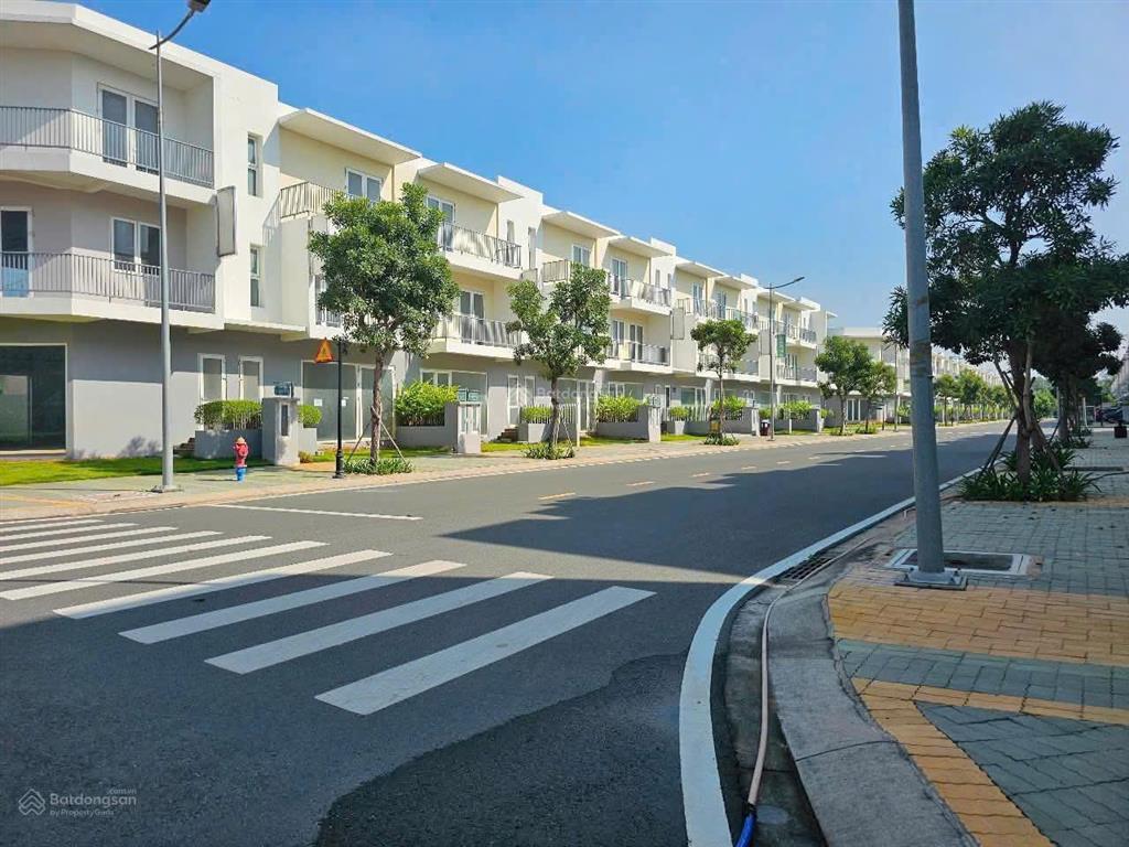 Giá sập sàn 9.5tỷ cho shophouse trục chính ngay vòng xoay d.a dragon village  vừa ở vừa kinh doanh