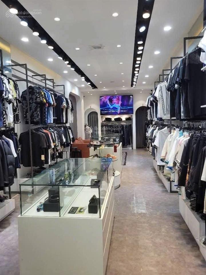 33,5 tỷ hoàng cầu 75m2*9 tầng*mt 5,5m ô tô tránh vỉa hè 5m kd dòng tiền 1,2 tỷ/năm