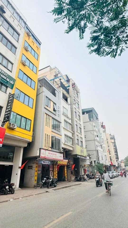 31,5 tỷ xã đàn đống đa 65m2*7 tầng*mt 5,5m vỉa hè rộng 4oto tránh kd dòng tiền 1,2 tỷ/năm