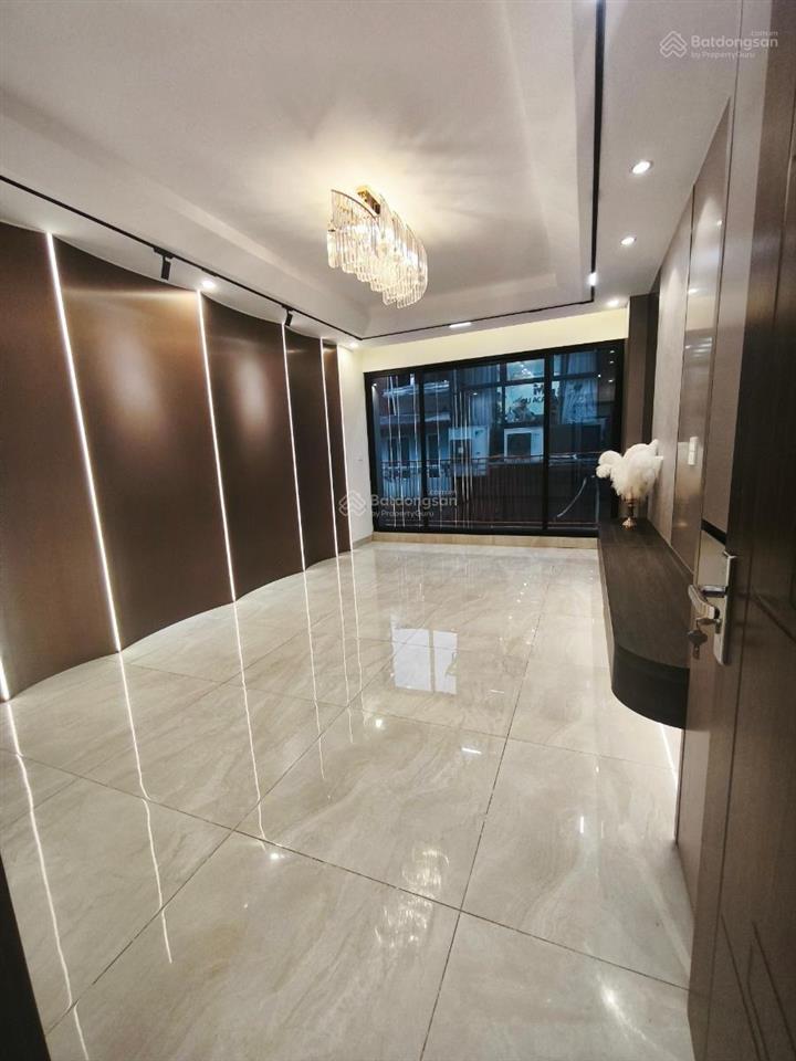 30,5 tỷ phố đông các 70m2*5 tầng*mt 4,5m oto dừng đỗ thông sàn kinh doanh đỉnh dòng tiền 850tr/năm