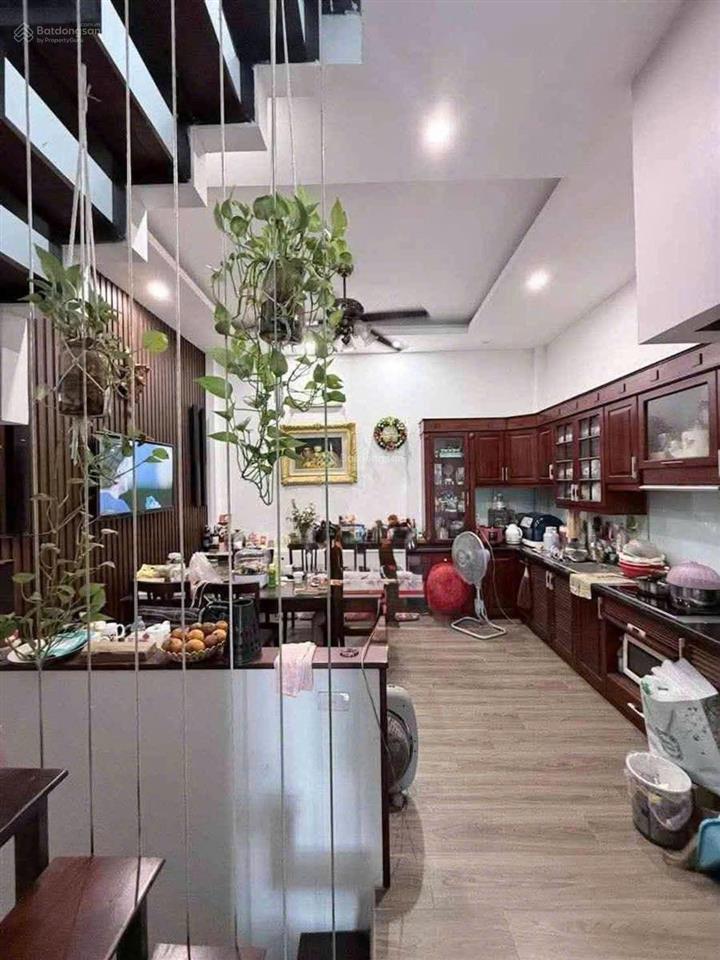 32,5 tỷ hoàng cầu 70m2*9 tầng*mt 5,5m vỉa hè 5m ô tô tránh dừng đỗ thoải mái kd 1,5 tỷ/năm