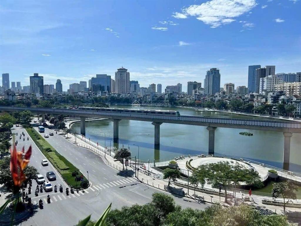 31,5 tỷ mp hoàng cầu 65m2*9 tầng*5m mt vỉa hè 5m ô tô tránh dừng đỗ kd dòng tiền 1,2 tỷ/năm