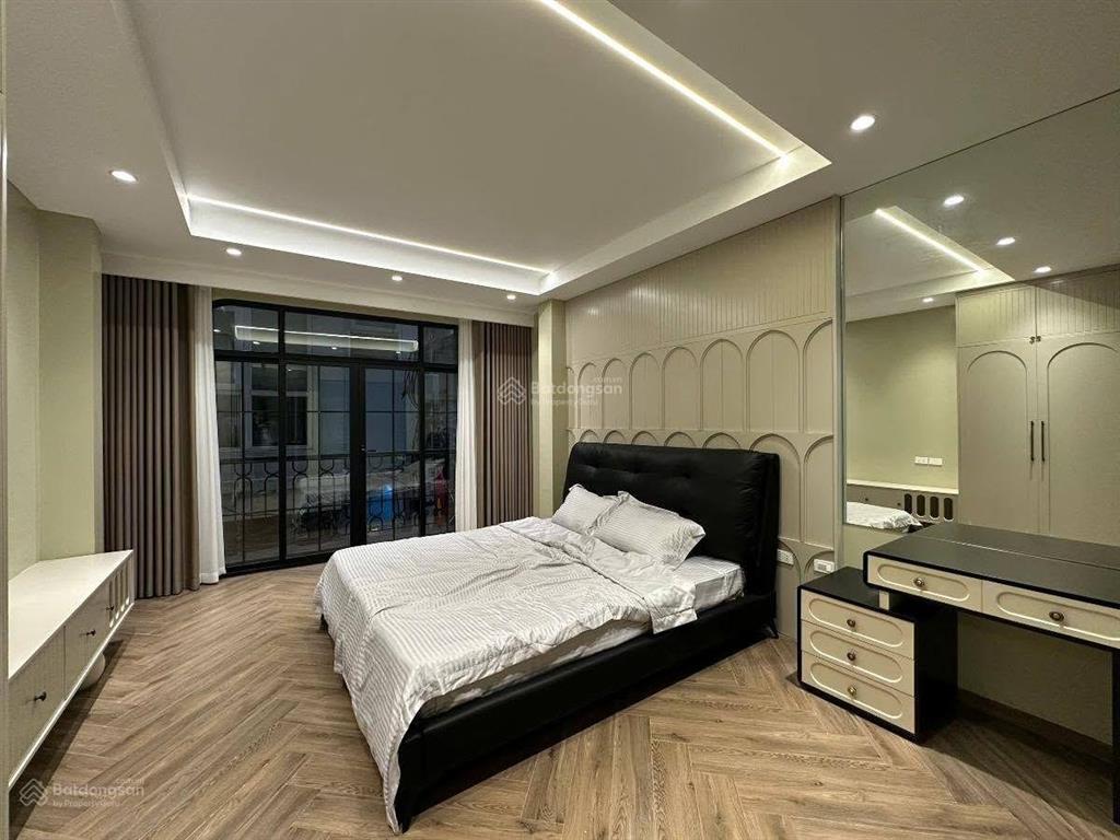 19,5 tỷ ngọc khánh ba đình 55m2*6 tầng*5m mt oto tránh vỉa hè full nội thất