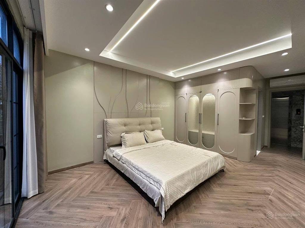 19,5 tỷ ngọc khánh ba đình 55m2*6 tầng*5m mt oto tránh vỉa hè full nội thất