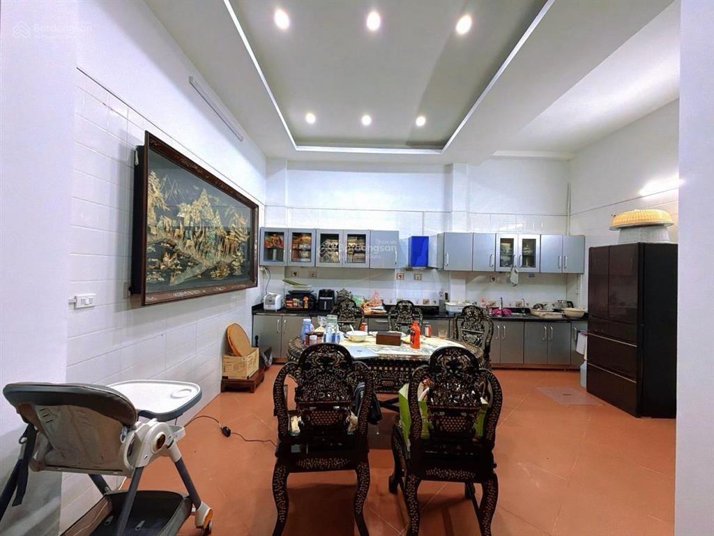 33,5 tỷ hoàng cầu dt 75m2*5 tầng*7,5m mt ngõ oto tránh mặt tiền rộng phố kinh doanh đỉnh