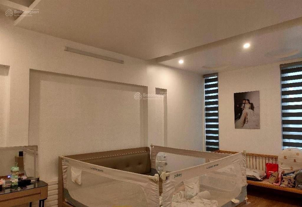 33,5 tỷ hoàng cầu dt 75m2*5 tầng*7,5m mt ngõ oto tránh mặt tiền rộng phố kinh doanh đỉnh