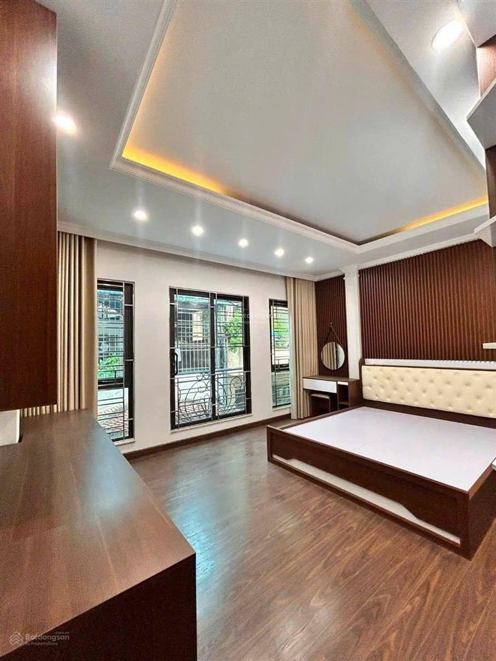 23,5 tỉ hoàng cầu 55m*8 tầng*4,6m mt thang máy oto tránh ngõ thông ở+kd thuận tiện
