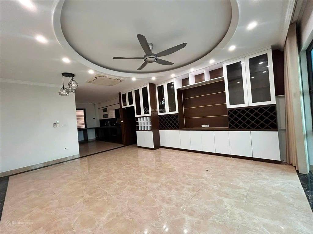 23,5 tỉ hoàng cầu 55m*8 tầng*4,6m mt thang máy oto tránh ngõ thông ở+kd thuận tiện