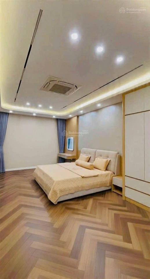 26,5 tỷ trung kính 70m*8 tầng*4,5m mt thang máy thông sàn ô tô tránh vỉa hè ô tô tránh dừng đỗ